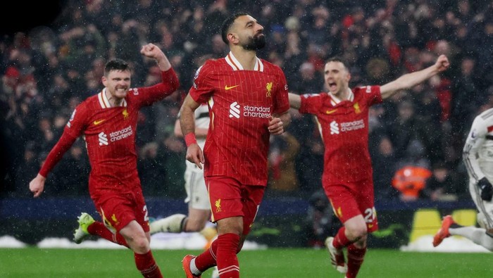 Soccer Football - Premier League - Liverpool v Manchester United - Anfield, Liverpool, Britain - January 5, 2025 Liverpools Mohamed Salah celebrates scoring their second goal REUTERS/Phil Noble EDITORIAL USE ONLY. NO USE WITH UNAUTHORIZED AUDIO, VIDEO, DATA, FIXTURE LISTS, CLUB/LEAGUE LOGOS OR LIVE SERVICES. ONLINE IN-MATCH USE LIMITED TO 120 IMAGES, NO VIDEO EMULATION. NO USE IN BETTING, GAMES OR SINGLE CLUB/LEAGUE/PLAYER PUBLICATIONS. PLEASE CONTACT YOUR ACCOUNT REPRESENTATIVE FOR FURTHER DETAILS..