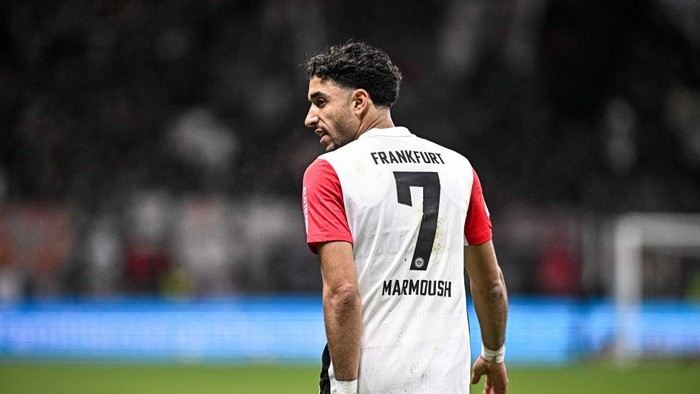 Omar Marmoush FRANKFURT AM MAIN, GERMANY - DECEMBER 21: Omar Khaled Marmoush of Eintracht Frankfurt looks on during the Bundesliga match between Eintracht Frankfurt and 1. FSV Mainz 05 at Deutsche Bank Park on December 21, 2024 in Frankfurt am Main, Germany. (Photo by Neil Baynes/Getty Images)