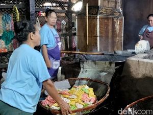 Melihat Pengolahan Krupuk Abang Ijo Bojonegoro Melihat Pengolahan Krupuk Abang Ijo Bojonegoro