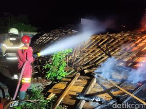 Rumah Warga Temanggung Ludes Terbakar, Api Diduga dari Tungku Rumah Warga Temanggung Ludes Terbakar, Api Diduga dari Tungku