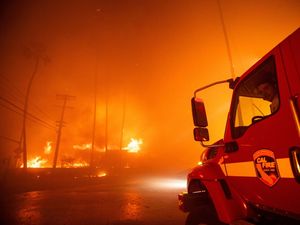 Video: Rumah Artis Hollywood Terbakar Imbas Kebakaran California