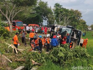7 Fakta Bus Murni Jaya Terguling di Panjatan Kulon Progo 7 Fakta Bus Murni Jaya Terguling di Panjatan Kulon Progo