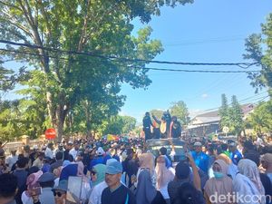 Soroti Maraknya Peredaran Narkoba, Warga Dompu Geruduk Kantor DPRD