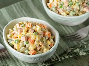 Resep Salad Olivier Khas Rusia yang Cocok Untuk Menu Diet Resep Salad Olivier Khas Rusia yang Cocok Untuk Menu Diet
