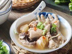 Resep Sup Ceker Ayam Berkaldu Bening Gurih Untuk Makan Malam