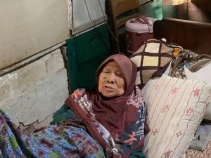 Sosok Nenek Salamah Pemilik Rumah Asli Betawi yang Dikepung Gedung Tinggi Sosok Nenek Salamah Pemilik Rumah Asli Betawi yang Dikepung Gedung Tinggi