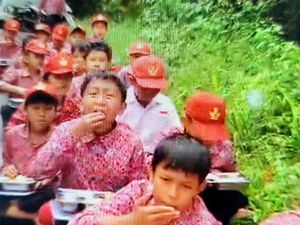 6 Fakta Pelajar SD Tembus Akses Terjal demi Makan Bergizi Gratis 6 Fakta Pelajar SD Tembus Akses Terjal demi Makan Bergizi Gratis