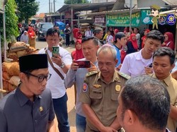 Geger Gerbang SD di Depok Dipalang Tulisan Stop Kegiatan Sekolah