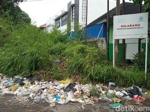 Jorok! Jalan Perkantoran Bima Cirebon Dipenuhi Sampah Jorok! Jalan Perkantoran Bima Cirebon Dipenuhi Sampah