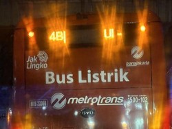 Video: Viral Bus TransJakarta Kabur Seusai Mundur Lalu Tabrak Mobil di Jaksel