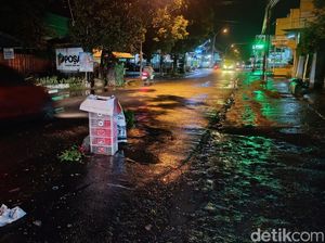Awas Jebakan Bermunculan di Sepanjang Jalan Godean Saat Hujan Awas Jebakan Bermunculan di Sepanjang Jalan Godean Saat Hujan