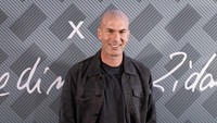 Zinedine Zidane. Karier melatih Zidane di tim utama sejauh ini hanya menangani Real Madrid pada dua periode berbeda. Tapi hasil polesannya membuat Zizou kembali santer dikaitkan kembali menempati posisi tersebut. Foto: Getty Images/Aldara Zarraoa