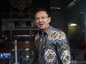 Gaya Santai Ahok Jadi Saksi Perkara di KPK Gaya Santai Ahok Jadi Saksi Perkara di KPK