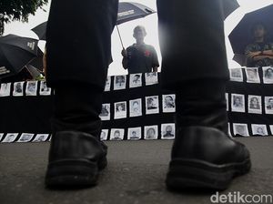 Aksi Kamisan ke-846 Soroti Beban Masyarakat Makin Tinggi Aksi Kamisan ke-846 Soroti Beban Masyarakat Makin Tinggi
