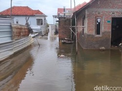 Ancaman di Balik Banjir Rob yang Menerjang Desa Ambulu Cirebon