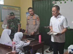 Tinjau Makan Bergizi di SD Bogor, Eddy Soeparno Lihat Antusiasme Anak Tinggi