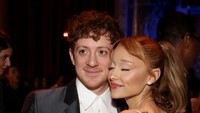 Ariana Grande & Ethan Slater Putus Setelah 3 Tahun, Sempat Diisukan Selingkuh