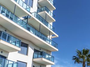 Hati-hati! Balkon Rumah yang Hadap ke Pekarangan Tetangga Bisa Diperkarakan Hati-hati! Balkon Rumah yang Hadap ke Pekarangan Tetangga Bisa Diperkarakan