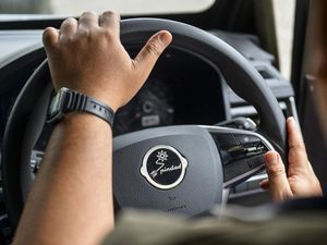 Pindad Gandeng Produsen Mobil Korea Bikin Mobil Listrik Nasional