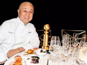 Video: Sajian Menu Fantastis di Golden Globes 2026 Racikan Chef Nobu