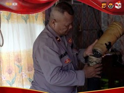 Ipda Safii Buatkan Kaki-Tangan Palsu Gratis untuk Korban Kecelakaan