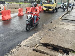Bikin TransJ Koridor 13 Telat, Jalan Ambles di Ciledug Diperbaiki Bikin TransJ Koridor 13 Telat, Jalan Ambles di Ciledug Diperbaiki