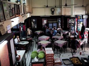 Kocak! Kafe Ini Larang Pengunjung Berjudi hingga Sisir Rambut Kocak! Kafe Ini Larang Pengunjung Berjudi hingga Sisir Rambut