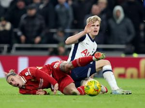 Alasan Bergvall Tak Diusir Wasit Sebelum Bobol Liverpool Alasan Bergvall Tak Diusir Wasit Sebelum Bobol Liverpool