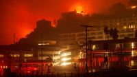 Malam Mencekam, Langit California Memerah gegara Kebakaran Hutan