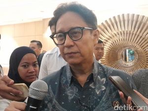 Video Cerita Menkes Jatuh di Kamar Mandi Seusai Lari 7 Km Video Cerita Menkes Jatuh di Kamar Mandi Seusai Lari 7 Km