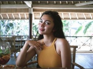 Ariel Tatum Senyumanmu Itu Lo...