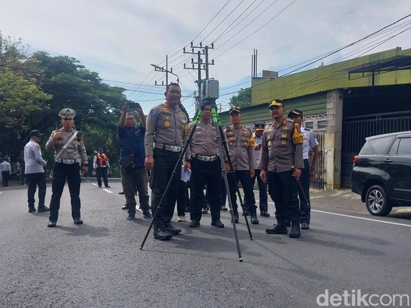 Olah TKP Laka Maut Bus di Kota Batu