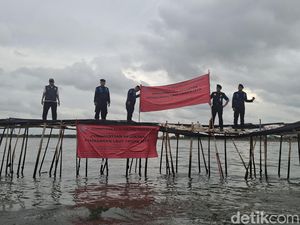 KKP Kejar Orang di Balik Pemasangan Pagar Misterius di Laut Tangerang KKP Kejar Orang di Balik Pemasangan Pagar Misterius di Laut Tangerang