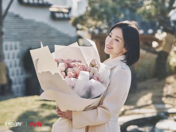 7 Pesona Song Hye Kyo Bintangi Variety Show Pertamanya Setelah 23 Tahun
