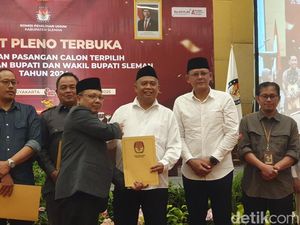 Paslon Harda-Danang Resmi Ditetapkan Jadi Bupati dan Wabup Sleman Paslon Harda-Danang Resmi Ditetapkan Jadi Bupati dan Wabup Sleman