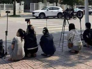 Dijanjikan Duit, Warga Vietnam Ramai-ramai Bawa Kamera Rekam Pelanggar Lalu Lintas