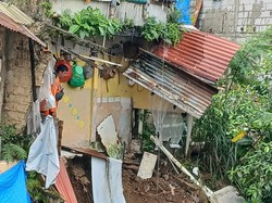 Rumah di Bogor Ambruk Terbawa Longsor Akibat Hujan Deras
