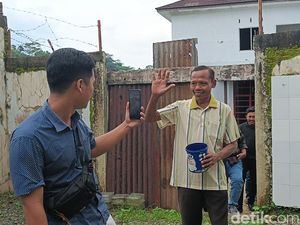 Sumanto Diminta Makan Koruptor Saat live TikTok: Bahaya Banget! Sumanto Diminta Makan Koruptor Saat live TikTok: Bahaya Banget!