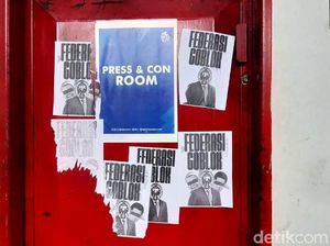 Saat Erick Thohir-Arya Jadi Bahan Hujatan Pamflet Vandalisme Usai Pecat STY Saat Erick Thohir-Arya Jadi Bahan Hujatan Pamflet Vandalisme Usai Pecat STY