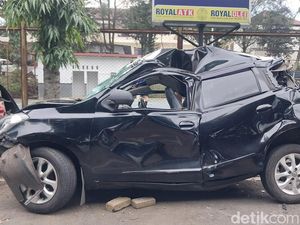 Potret Mobil-Motor Hancur Nyaris Tak Berbentuk Diterjang Bus di Kota Batu