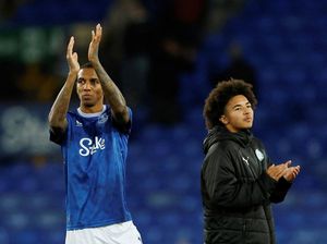 Gagalnya Duel Bapak dan Anak di Laga Everton Vs Peterborough Gagalnya Duel Bapak dan Anak di Laga Everton Vs Peterborough