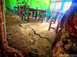 Potret Kesenyapan di Ruang Belajar yang Ditinggalkan di Sukabumi Potret Kesenyapan di Ruang Belajar yang Ditinggalkan di Sukabumi