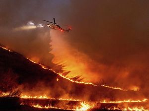 Video: Berbagai Cara Padamkan Api Kebakaran di LA, Helikopter-Pesawat Tanker