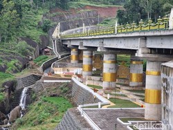 Cantiknya Panorama di Jembatan Kedung Kandang Gunungkidul, Ada Air Terjunnya