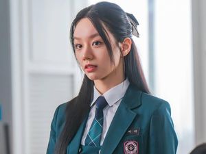 Foto-foto Hyeri di Drakor Friendly Rivalry