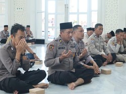 Polisi Sidoarjo Dibekali Nilai Rohani Cegah Pelanggaran