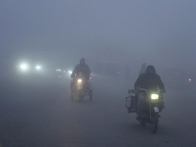 Kabut Tebal Bikin Jarak Pandang Terbatas di Pakistan