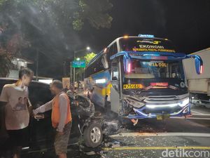 Penampakan Bus Sugeng Rahayu dan Xenia Usai Tabrakan di Simpang Toyan Penampakan Bus Sugeng Rahayu dan Xenia Usai Tabrakan di Simpang Toyan