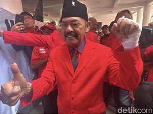 FX Rudy Singgung Pemecatan Usai Jokowi Ucapkan Selamat Ultah ke PDIP FX Rudy Singgung Pemecatan Usai Jokowi Ucapkan Selamat Ultah ke PDIP