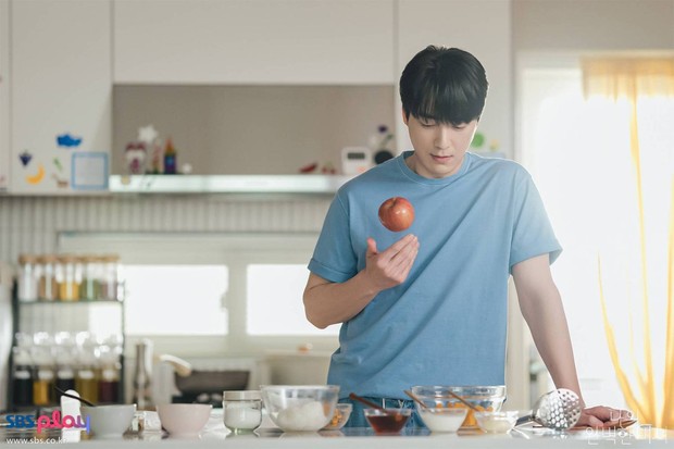 Lee Jun Hyuk di Drama Love Scout / Foto : sbs.co.kr